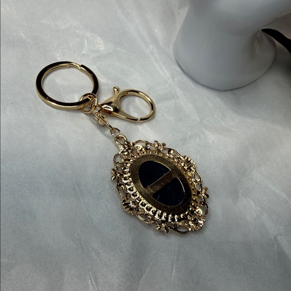 Gold-Plated Blue Cameo Keychain - Elegant Women's Key & Card Holder - Picture 2 of 3